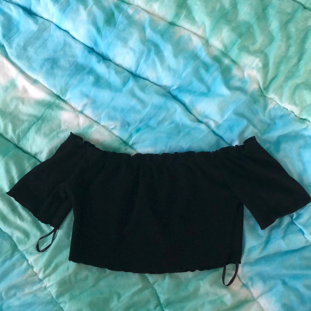 Shoulder cut crop top!